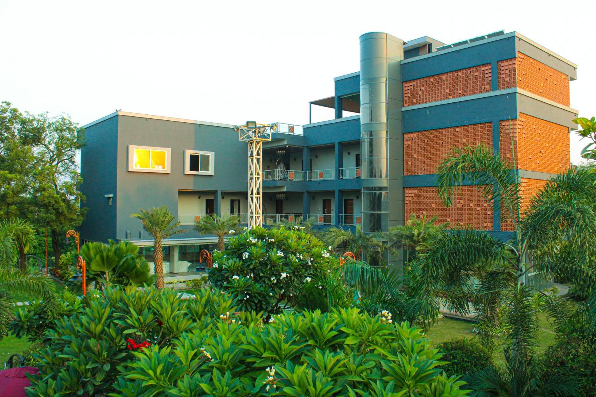 Krishna Riverside Resort Vasad Exteriör bild