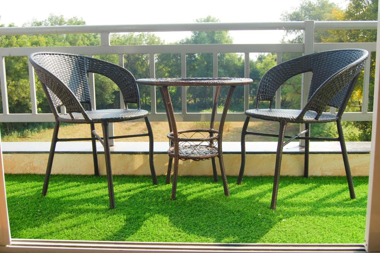 Krishna Riverside Resort Vasad Exteriör bild