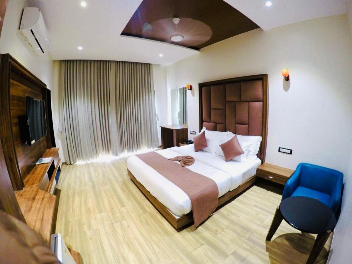 Krishna Riverside Resort Vasad Exteriör bild