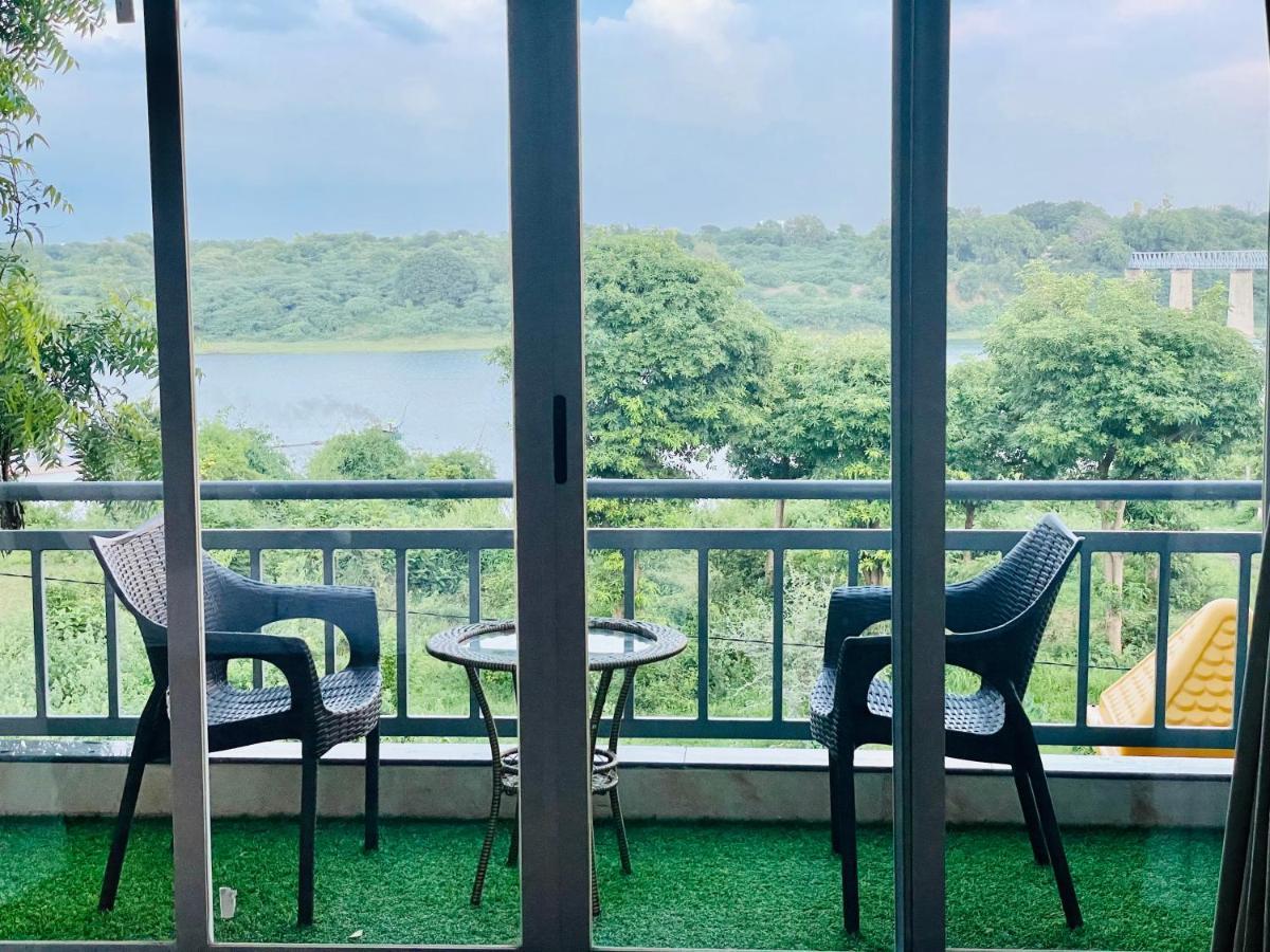 Krishna Riverside Resort Vasad Exteriör bild