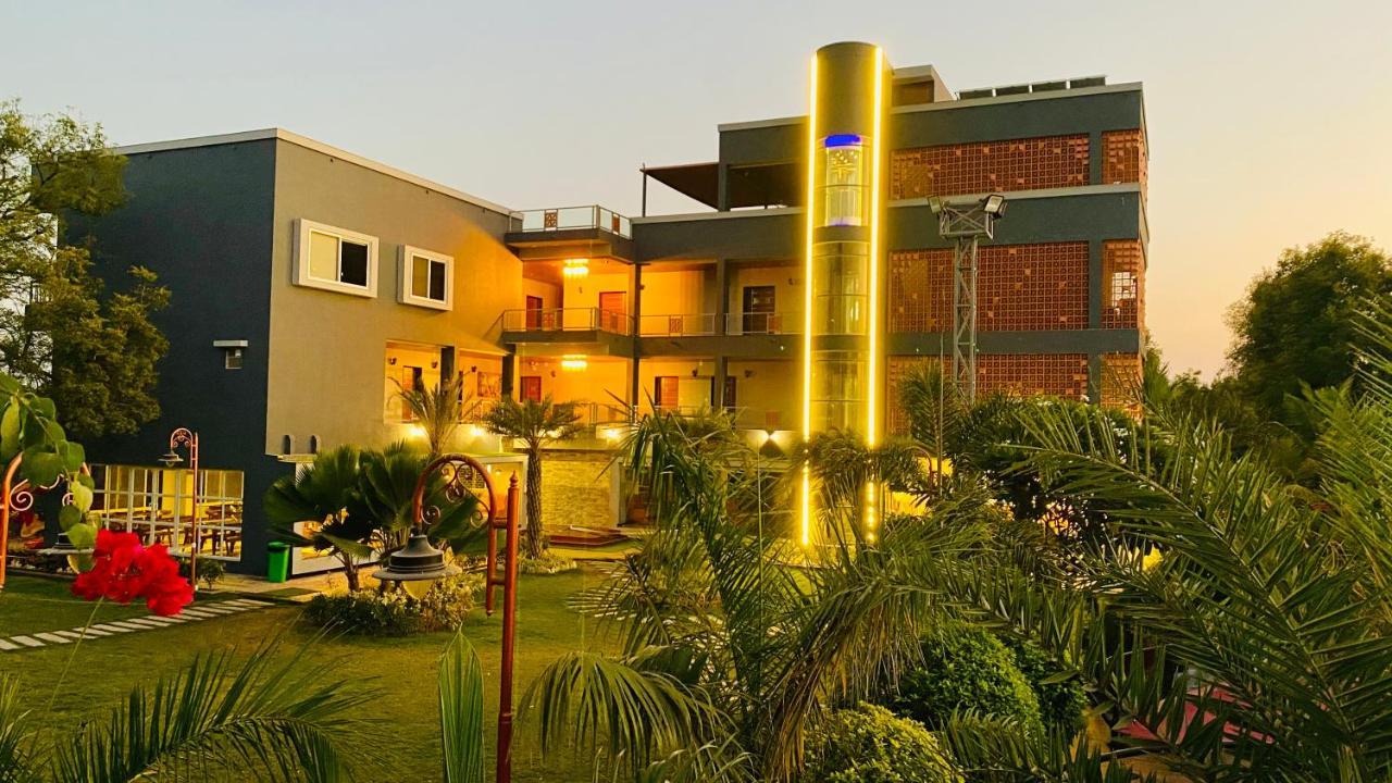 Krishna Riverside Resort Vasad Exteriör bild