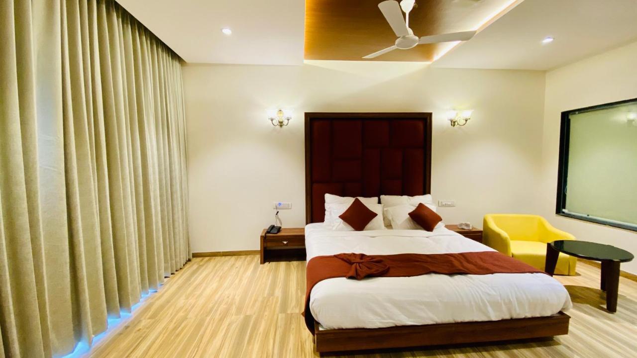 Krishna Riverside Resort Vasad Exteriör bild