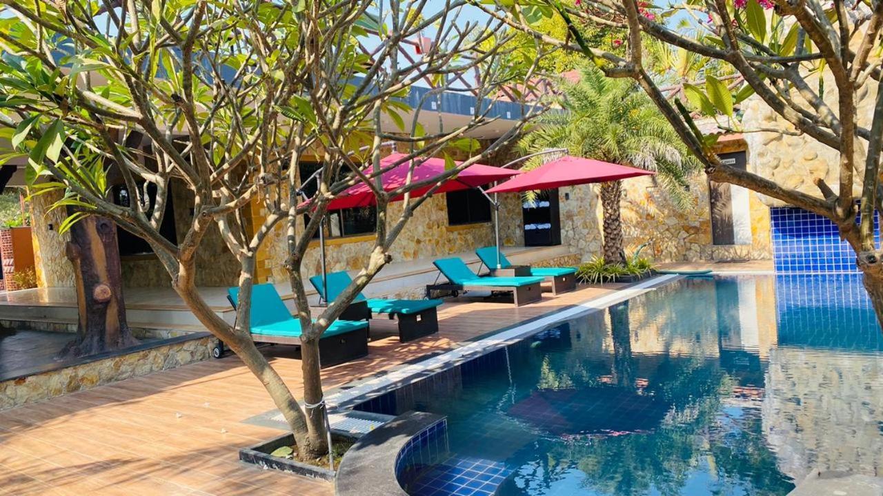 Krishna Riverside Resort Vasad Exteriör bild