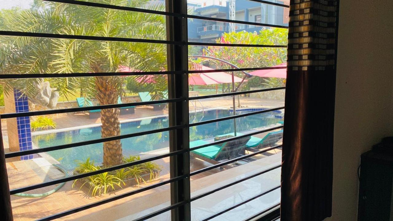 Krishna Riverside Resort Vasad Exteriör bild