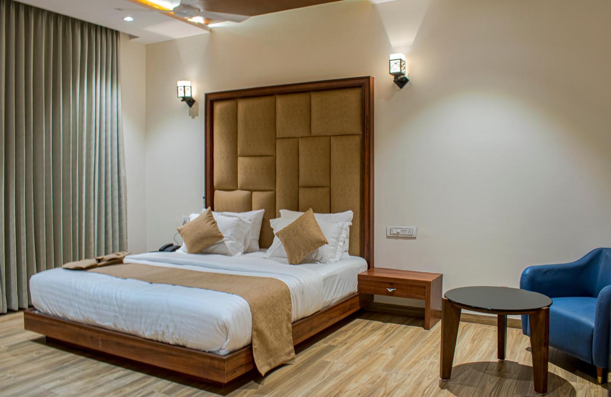 Krishna Riverside Resort Vasad Exteriör bild