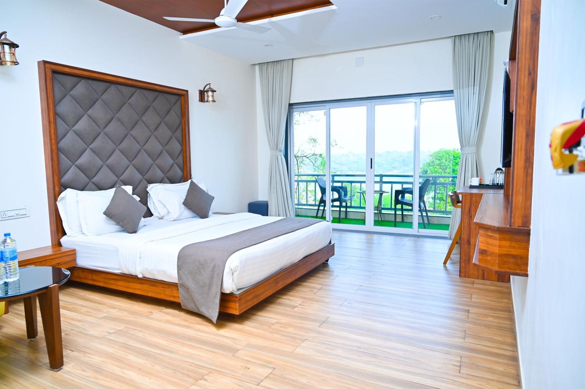 Krishna Riverside Resort Vasad Exteriör bild