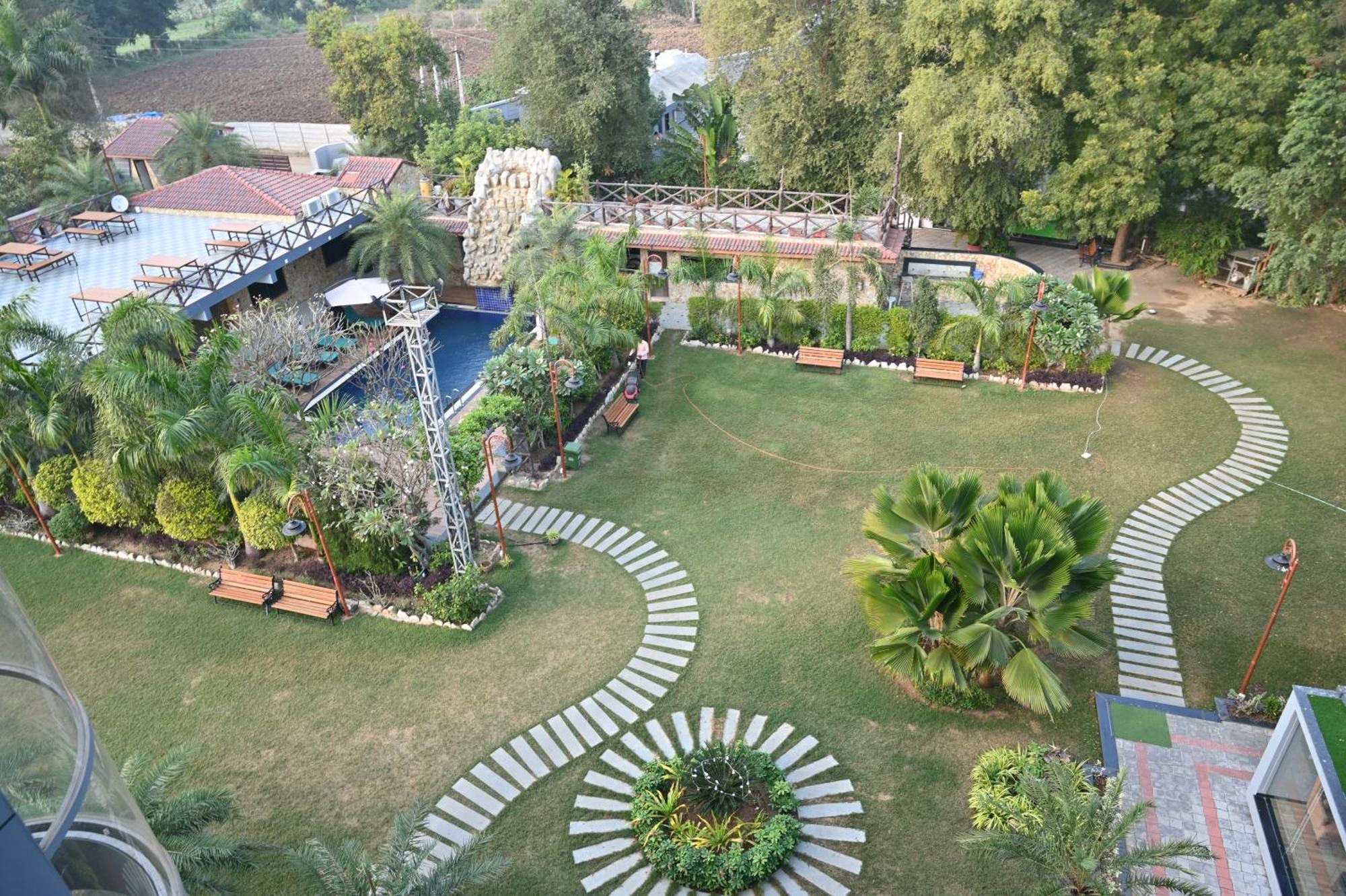 Krishna Riverside Resort Vasad Exteriör bild