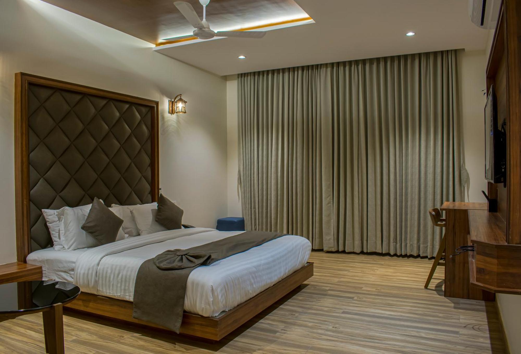 Krishna Riverside Resort Vasad Exteriör bild