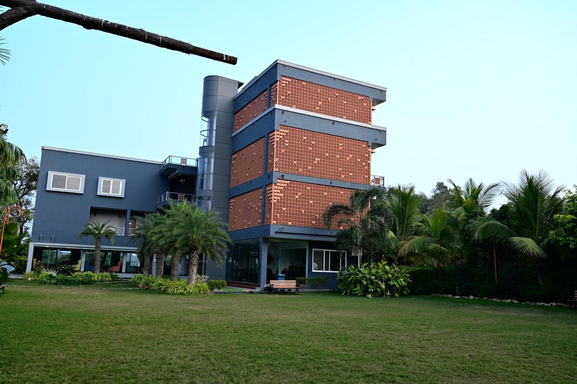 Krishna Riverside Resort Vasad Exteriör bild