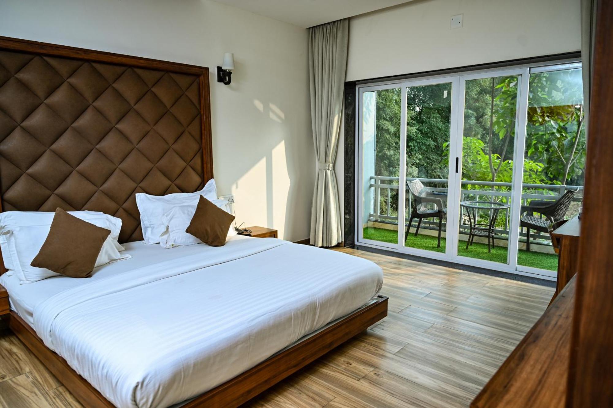 Krishna Riverside Resort Vasad Exteriör bild