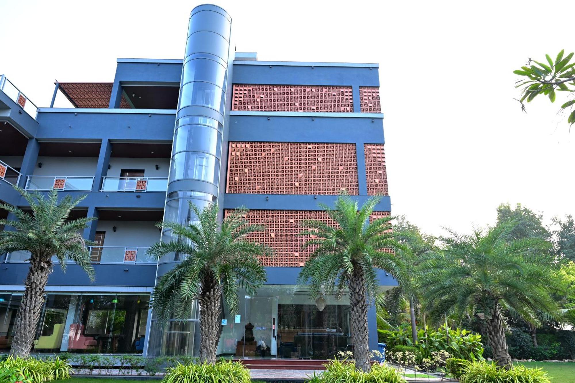 Krishna Riverside Resort Vasad Exteriör bild