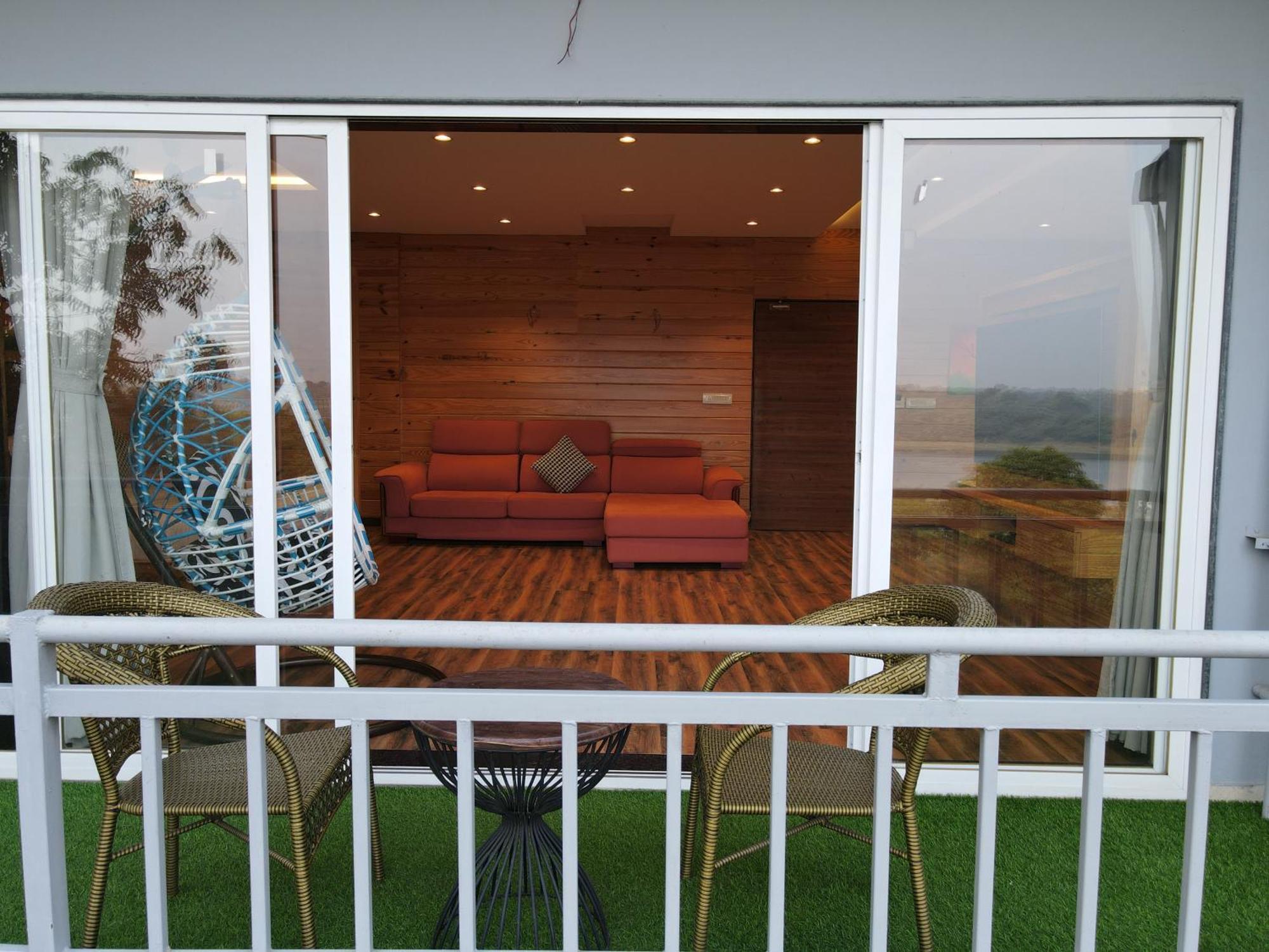 Krishna Riverside Resort Vasad Exteriör bild