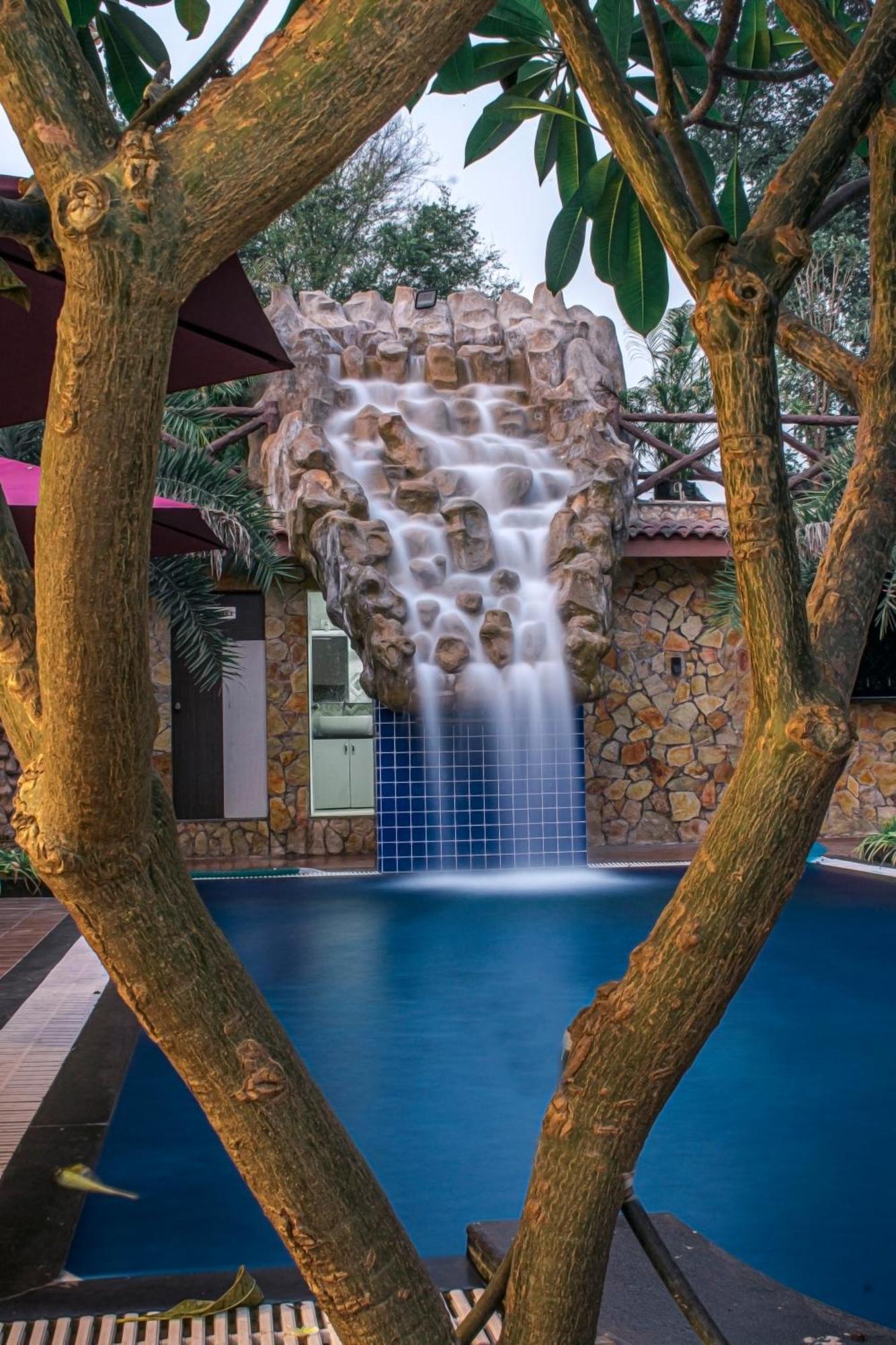 Krishna Riverside Resort Vasad Exteriör bild
