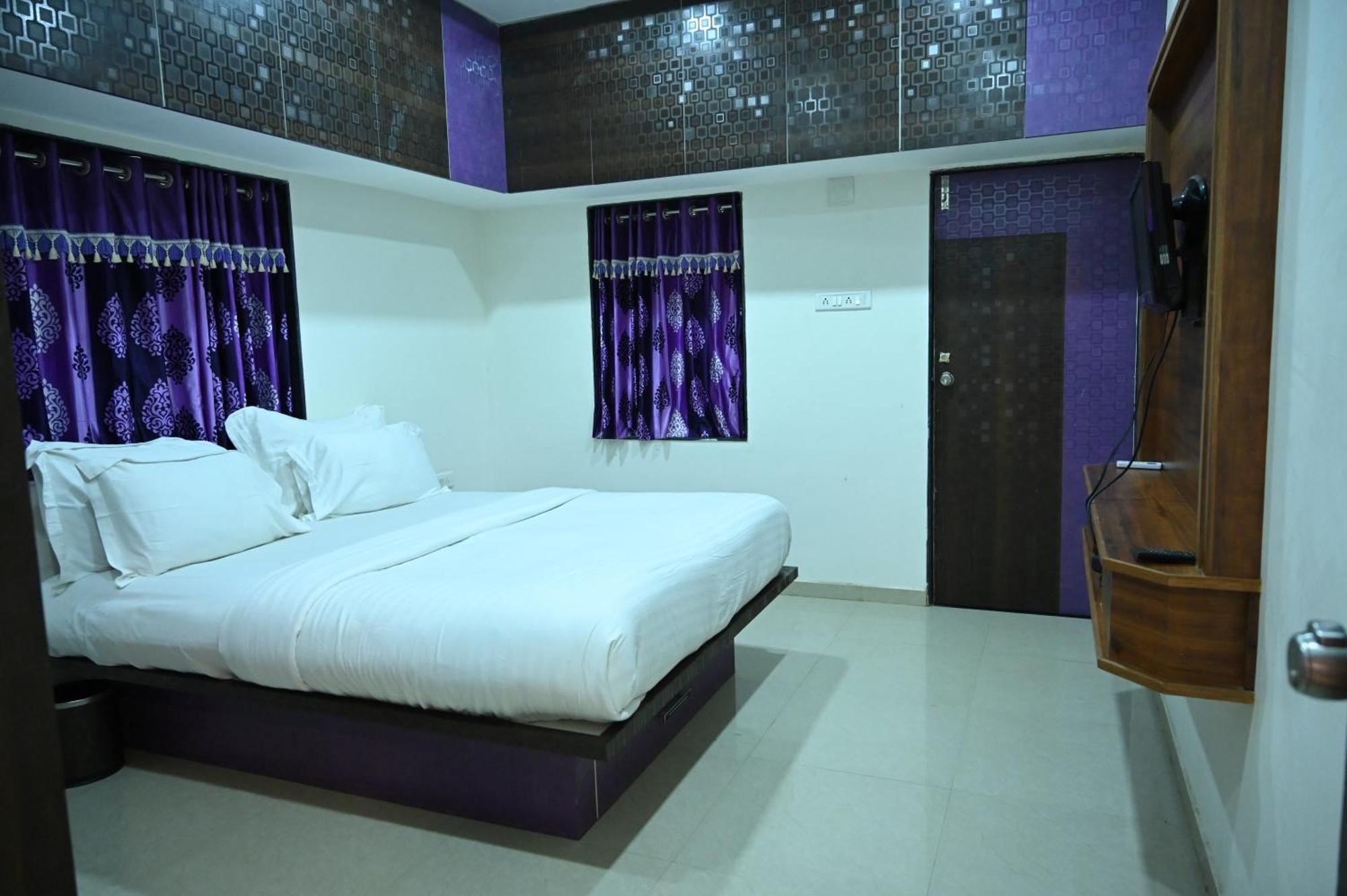 Krishna Riverside Resort Vasad Exteriör bild