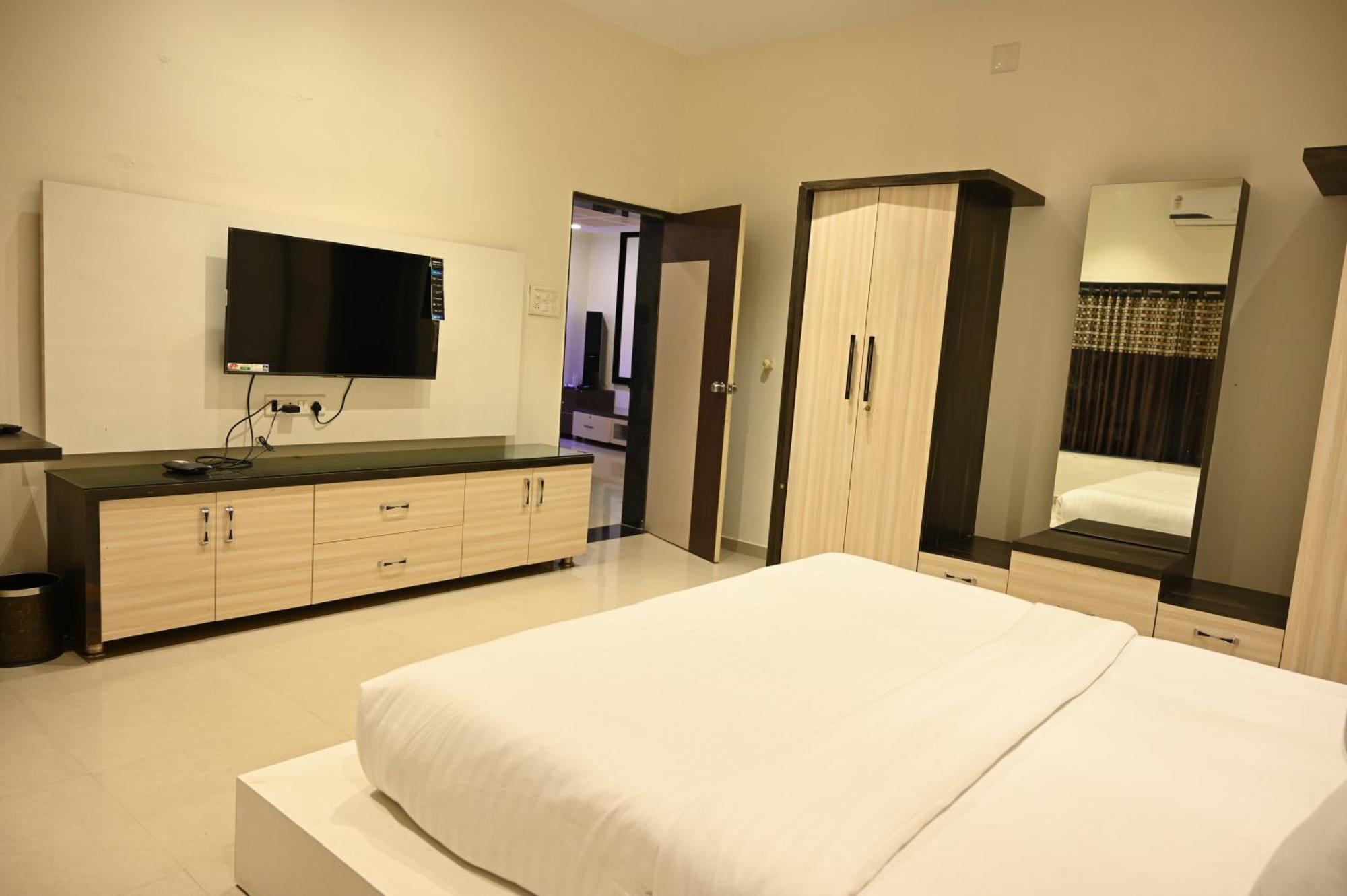 Krishna Riverside Resort Vasad Exteriör bild